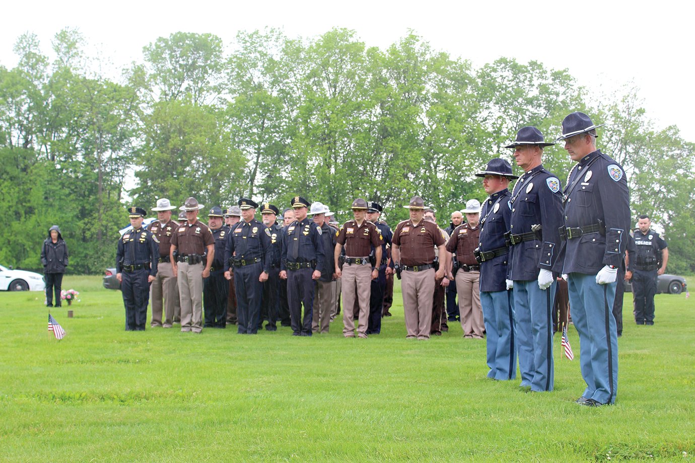 Officers honor the life and service of Lt. Russell Baldwin at Oak Hill Cemetery.